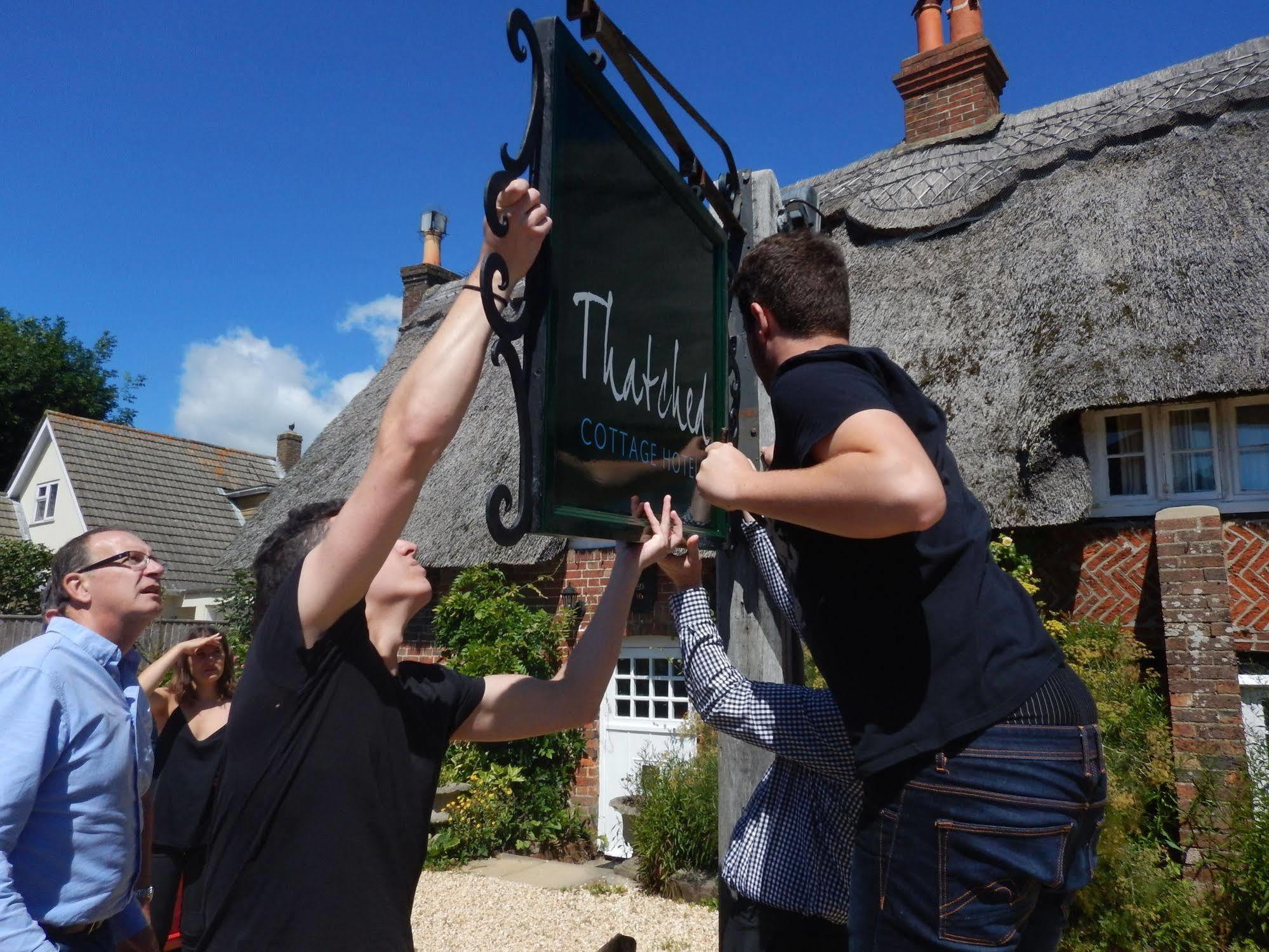 Thatched Cottage Hotel Brockenhurst Buitenkant foto