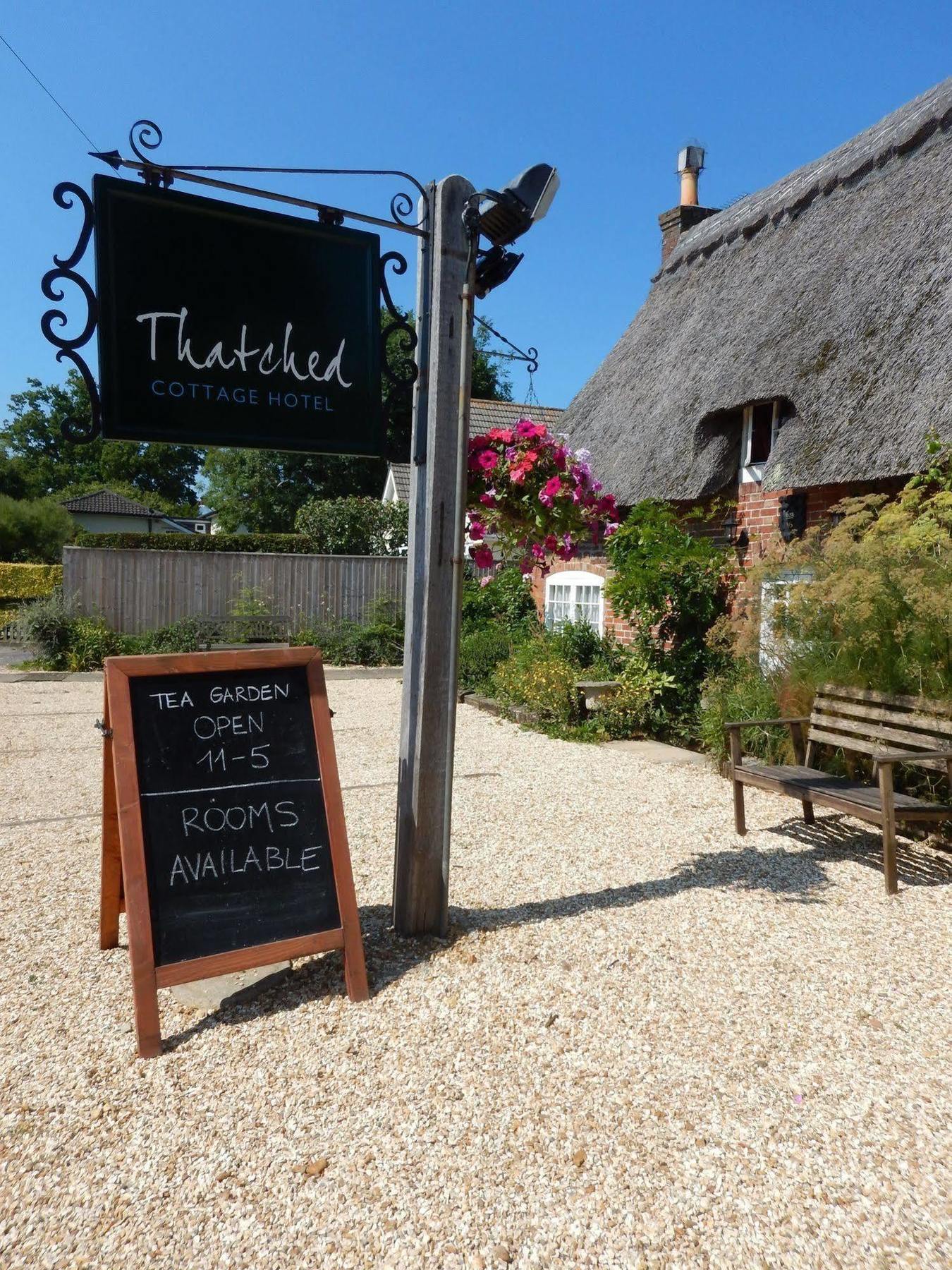 Thatched Cottage Hotel Brockenhurst Buitenkant foto