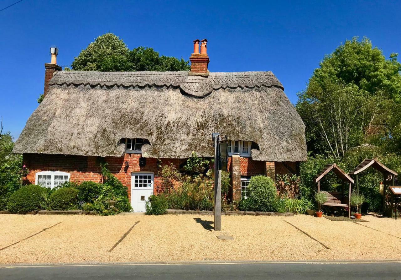 Thatched Cottage Hotel Brockenhurst Buitenkant foto